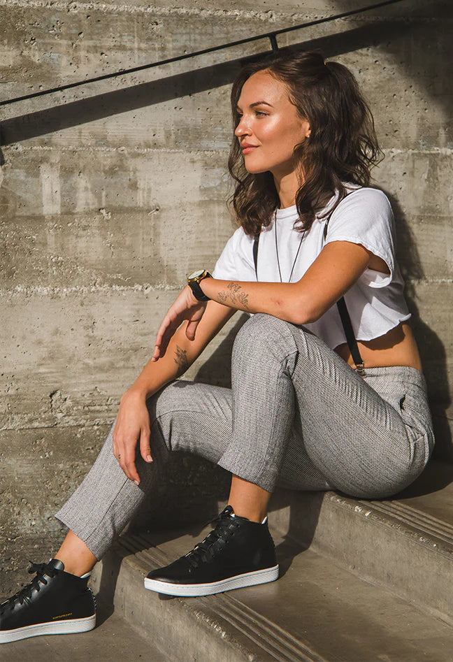 black se womens woman sitting on stairs